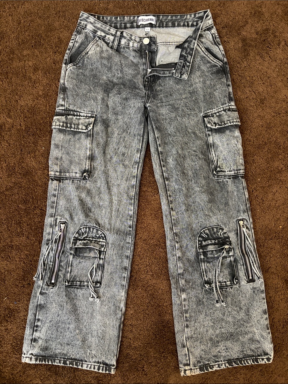 Relaxed Gray Acid-Wash Cargo Jeans with Utility Pockets